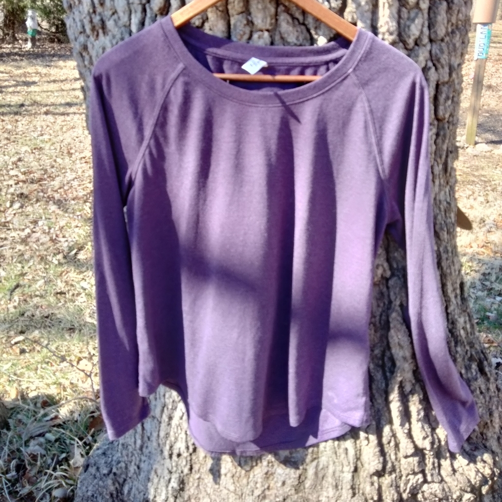 ⬇️Price Drop!⬇️ Under Armour Athletic top in size M